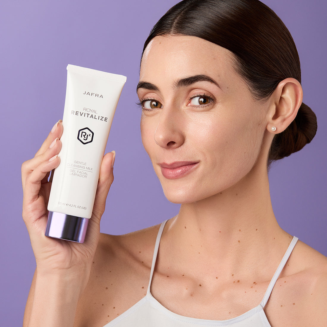 JAFRA Revitalize Gentle Cleansing Milk