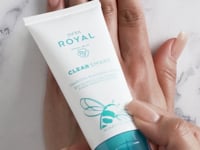 JAFRA ROYAL Clear Smart Charcoal Blackhead Scrub