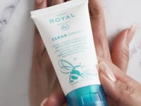 JAFRA ROYAL Clear Smart Shine Control Sunscreen Broad Spectrum SPF 25